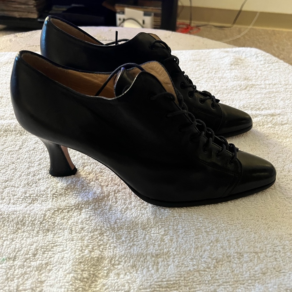 BLACK BUTTER SOFT LEATHER ANKLE BOOTIES BY RUSSELL BROMLEY… SIZE 40/9 EXCELLENT